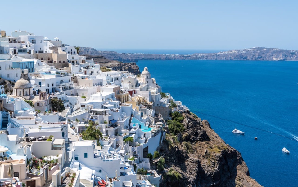 Malownicze miasta na greckich wyspach - idealne na wakacje