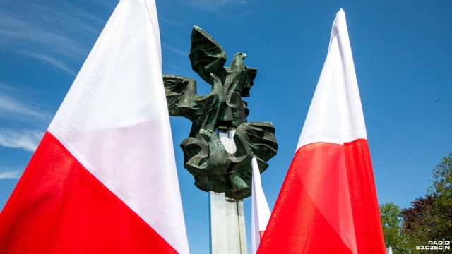 Dzień Flagi w Szczecinie. Krwiobus i apel [WIDEO, ZDJĘCIA]