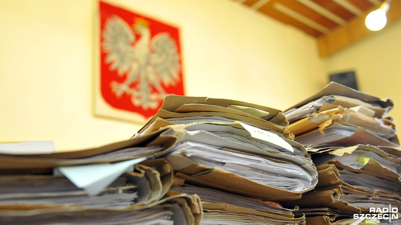 26 osób oskarżonych i 59 zarzutów - w Szczecinie ruszył proces w tzw. aferze polickiej.