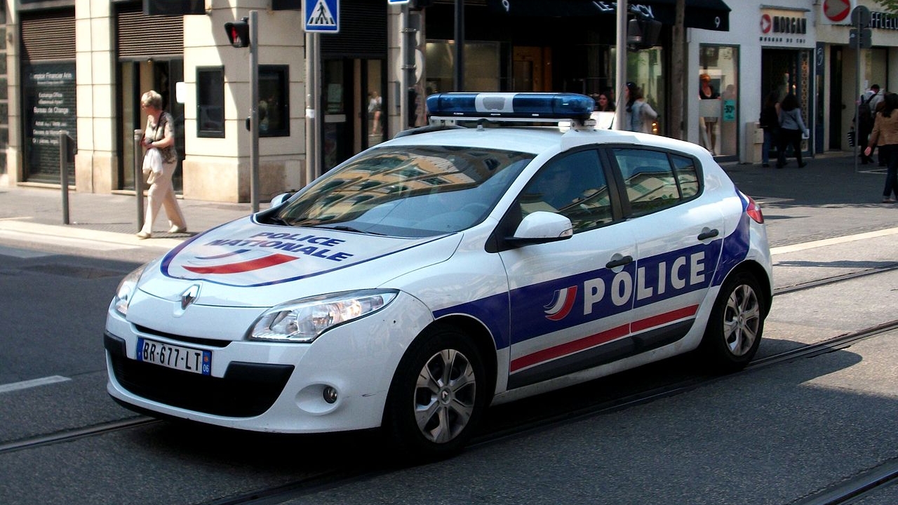 Godzina policyjna dla nieletnich w niektórych miastach Francji